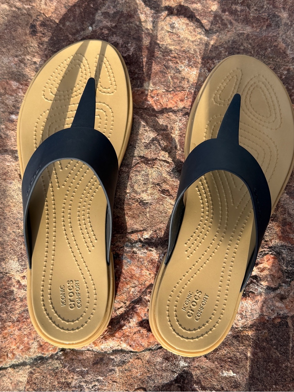 CROCS Two-Tone Black Strap Tan Footbed Flip Thong Sandals Women’s Size 10